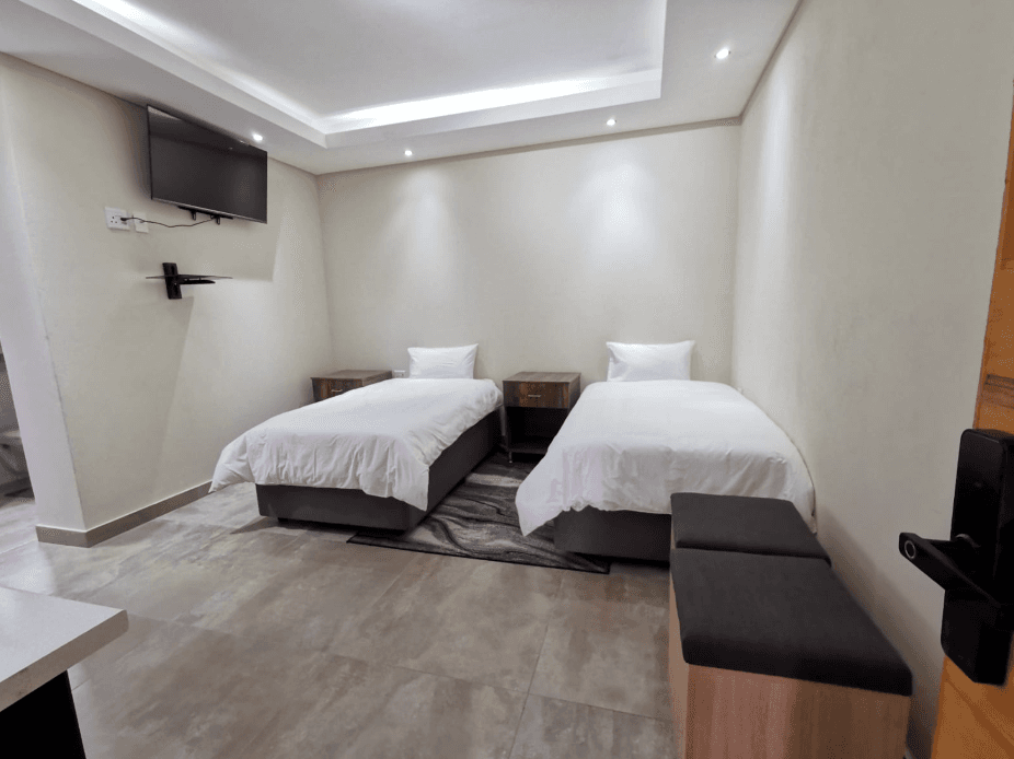 Deluxe Double Room with Two Single Beds at KwaNomzi Boutique Lodge